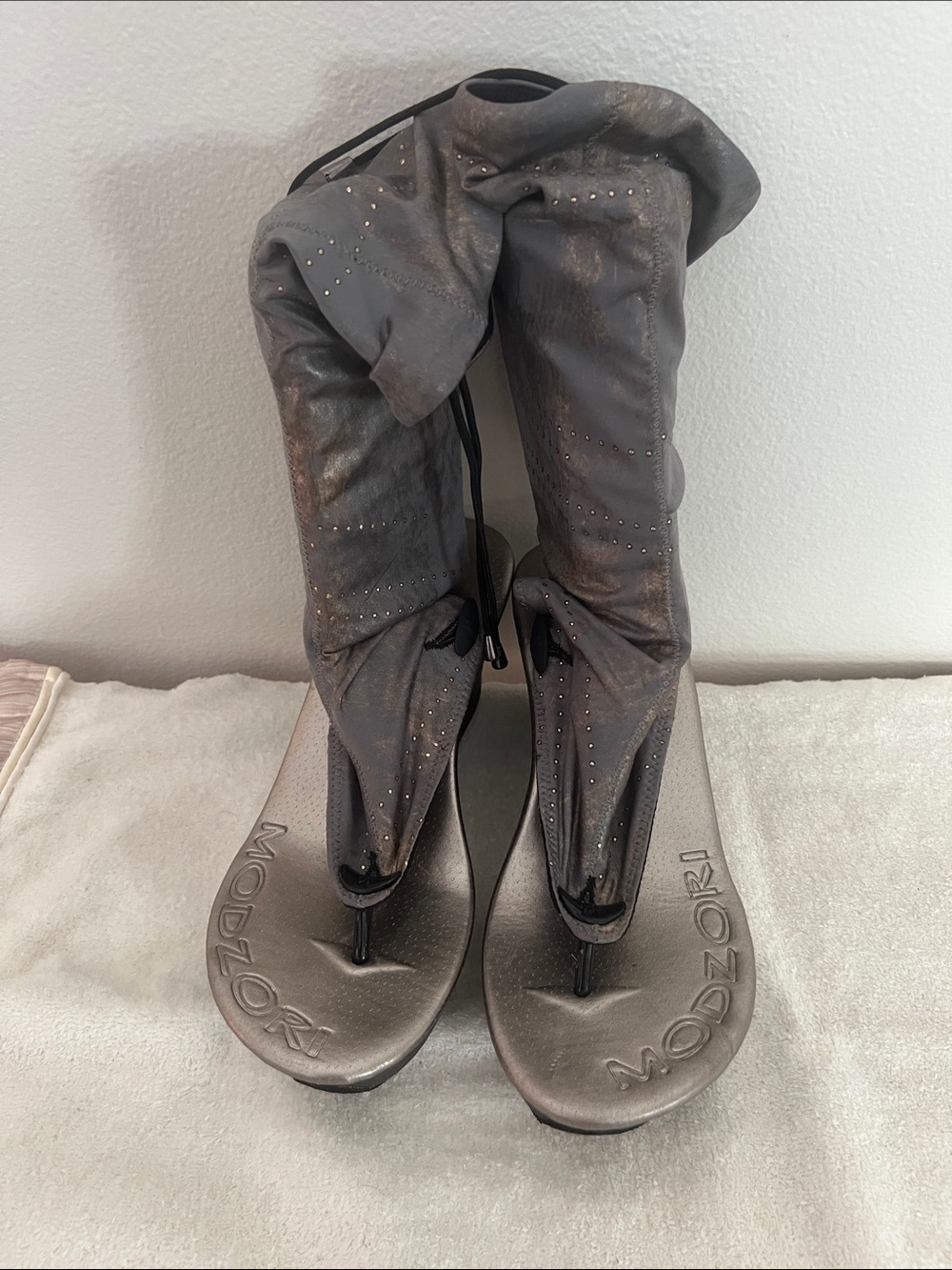 Modzori Gray Metallic Drawstring Thong Sandals Size 8